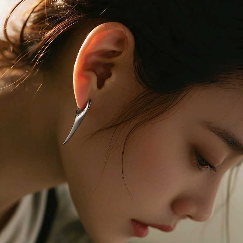 Curved Spike Ear Hoops, Jewelr - Men Accessories Look recension och pris