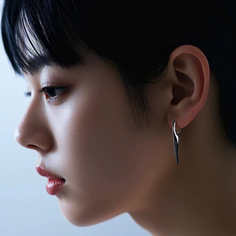 Curved Spike Ear Hoops, Jewelr - Men Accessories Look recension och pris